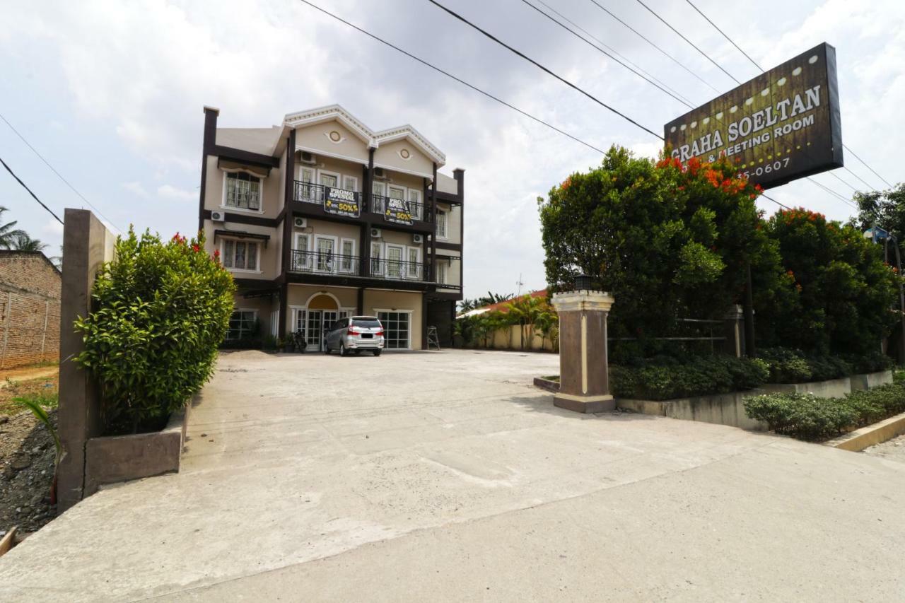 Hotel Graha Soeltan Sunggal Esterno foto